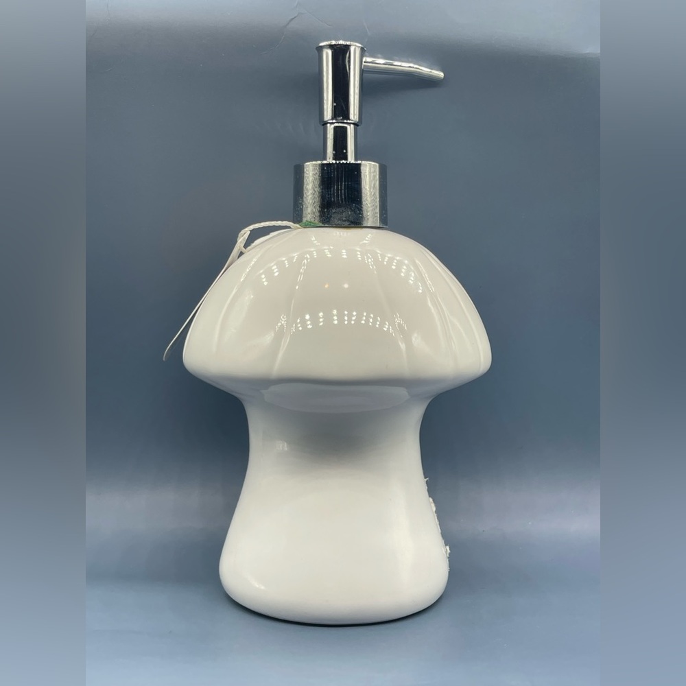 The Bath Shop White Cotton Figural Soap Pump, White Mushroom, NWT